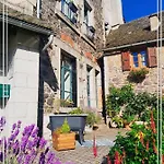 Place Des Jolis Reves Riom-ès-Montagne