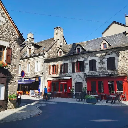 Place Des Jolis Reves * Riom-ès-Montagne